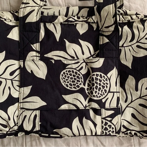 Aloha Collection Holomua Weekender Black and Cream Print Women's Bag New - Picture 3 of 5